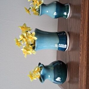 3 small pottery vases